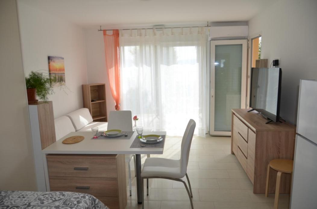 Garden View Apartments Ankaran Luaran gambar