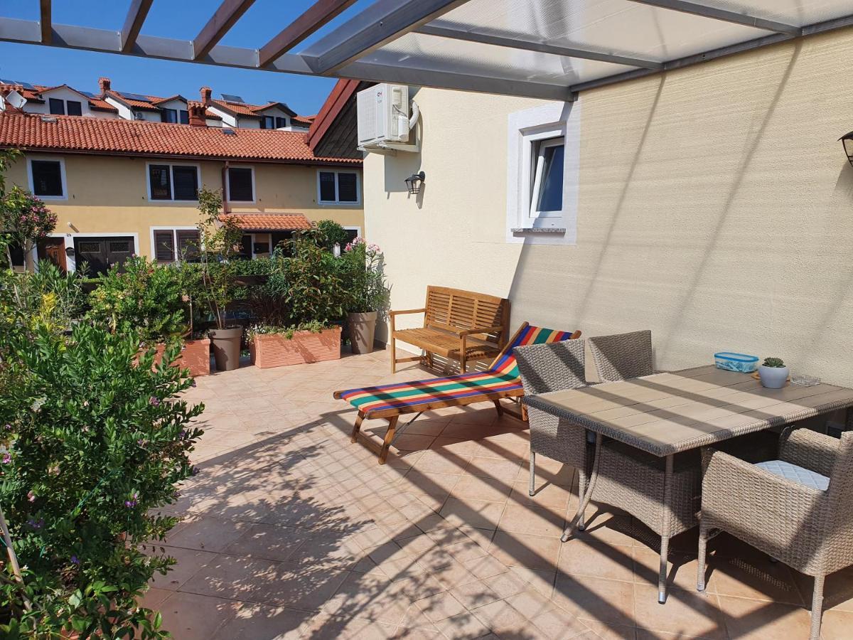 Garden View Apartments Ankaran Luaran gambar