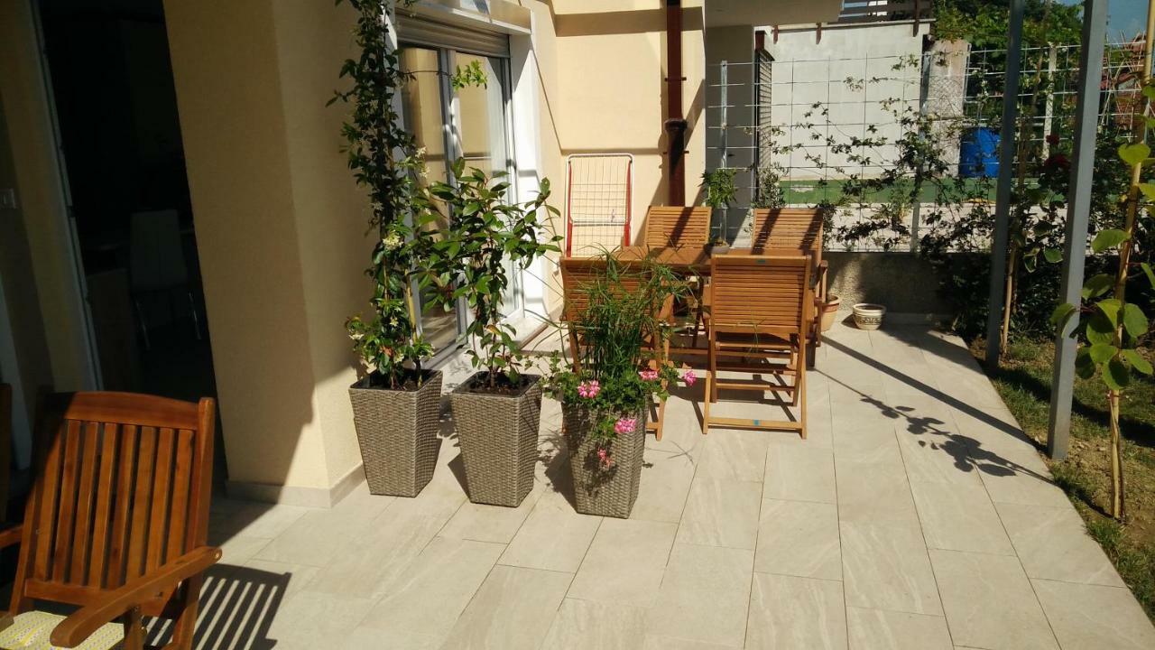 Garden View Apartments Ankaran Luaran gambar